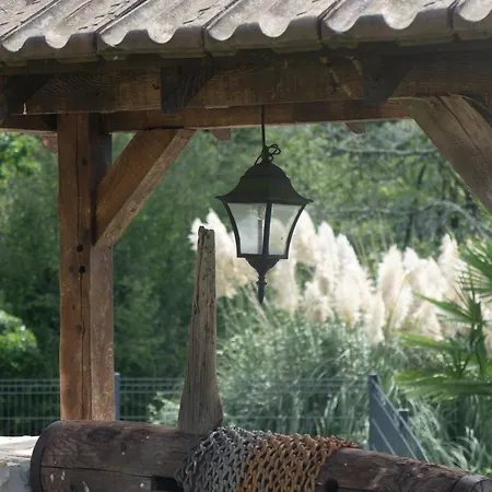 Charmante Avec Piscine Сasa de vacaciones *