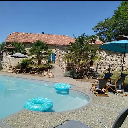 Charmante Avec Piscine Сasa de vacaciones